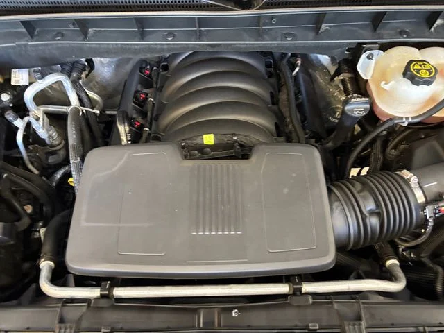 Used 2023 White GMC SLT image 28