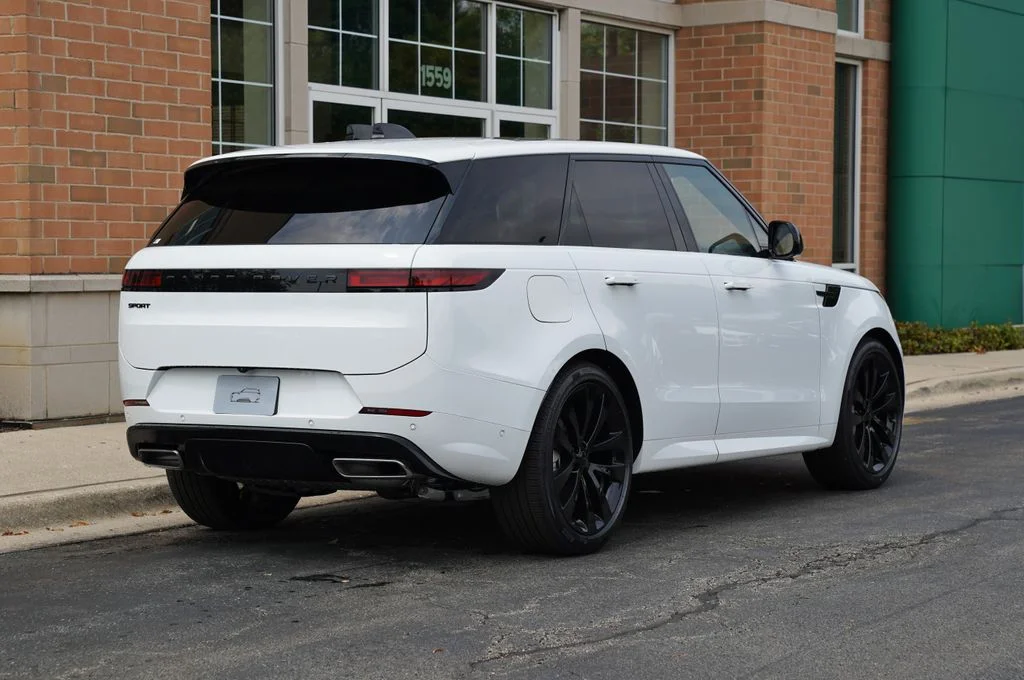 New 2026 Fuji White Land Rover Dynamic SE image 6