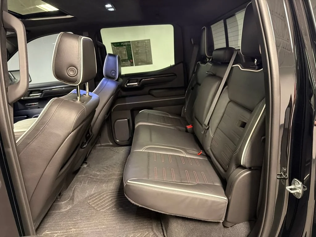 Used 2023 ONYX BLACK GMC AT4X image 31