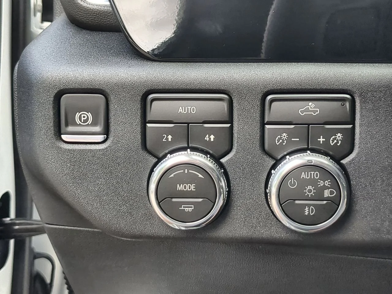 New 2026 Summit White GMC Elevation image 18