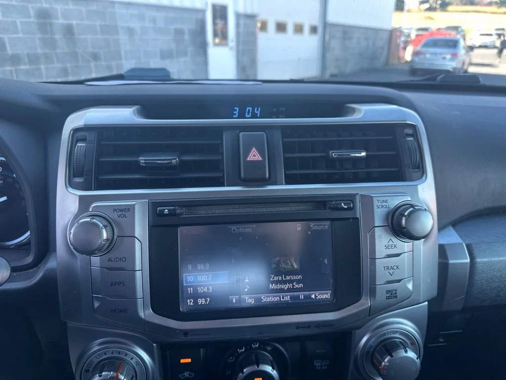 Used 2018 Magnetic Gray Metallic Toyota SR5 Premium image 21
