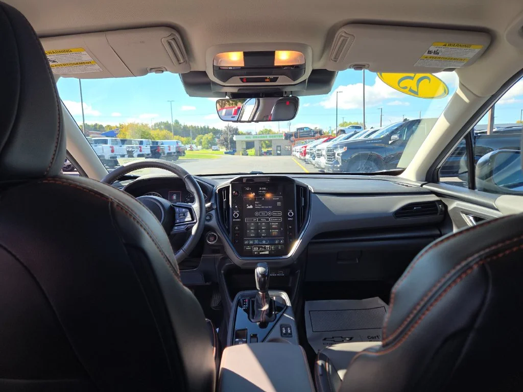 Used 2025 Crystal White Pearl Subaru Limited image 16