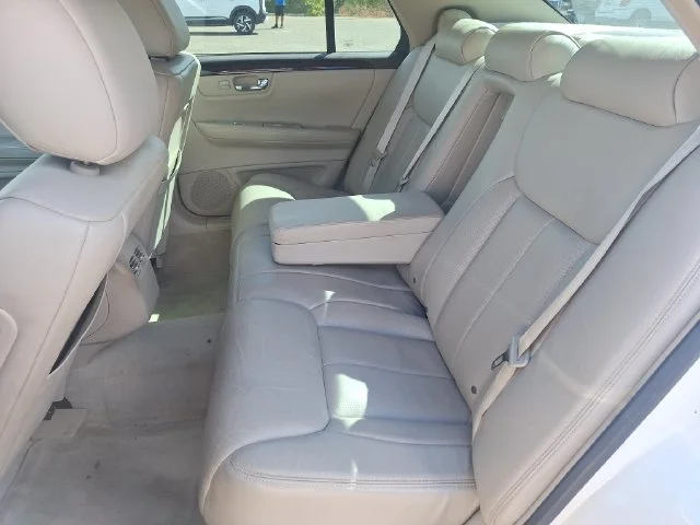 Used 2009 White Cadillac Base image 14