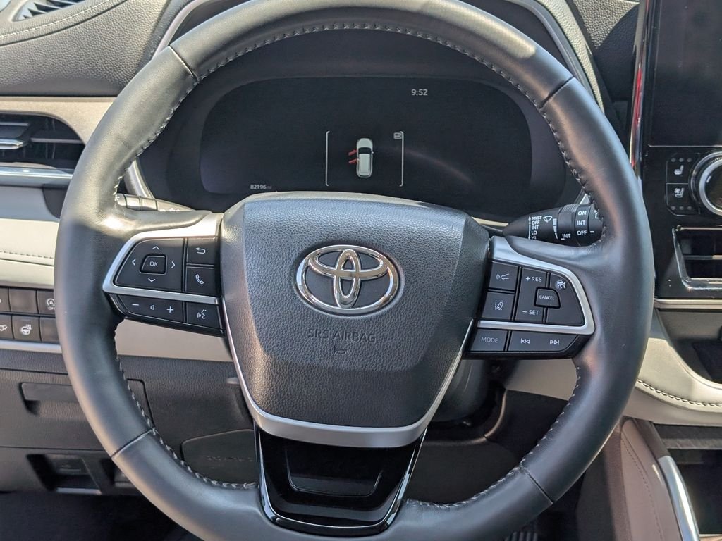 Used 2023  Toyota Limited image 18