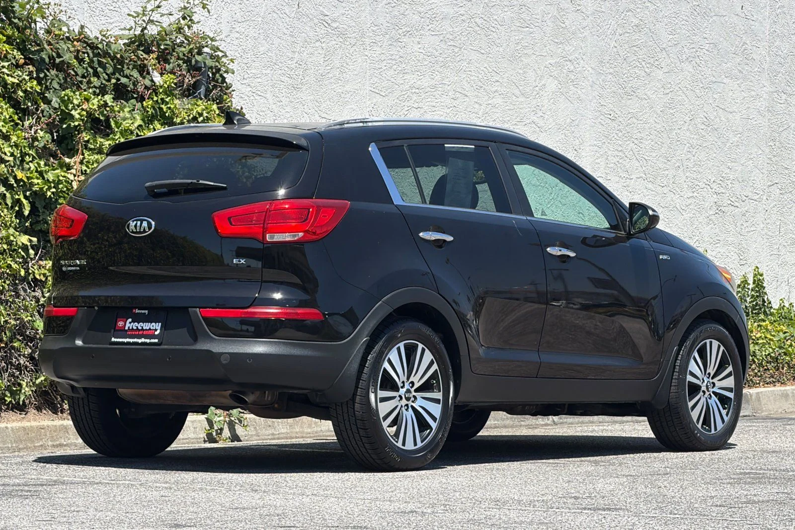 Used 2015 Black Kia EX image 4