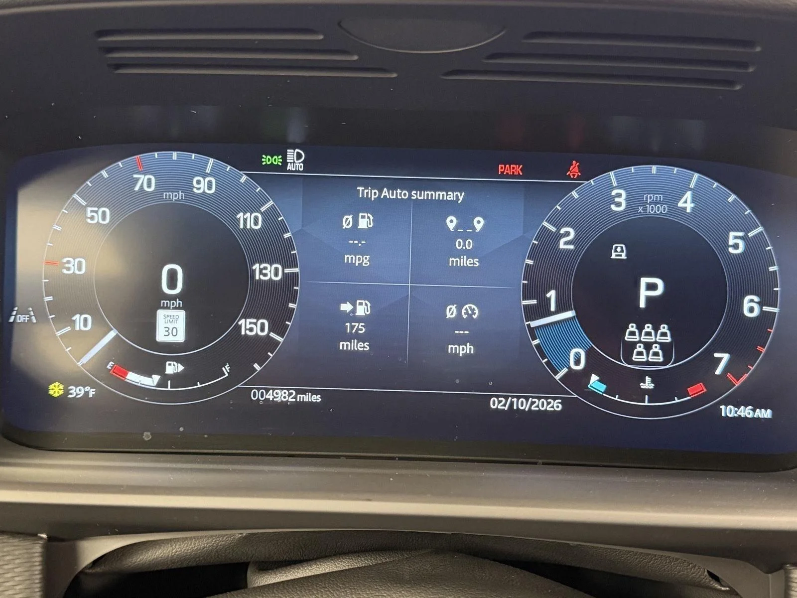 Used 2025  LAND ROVER SE image 2