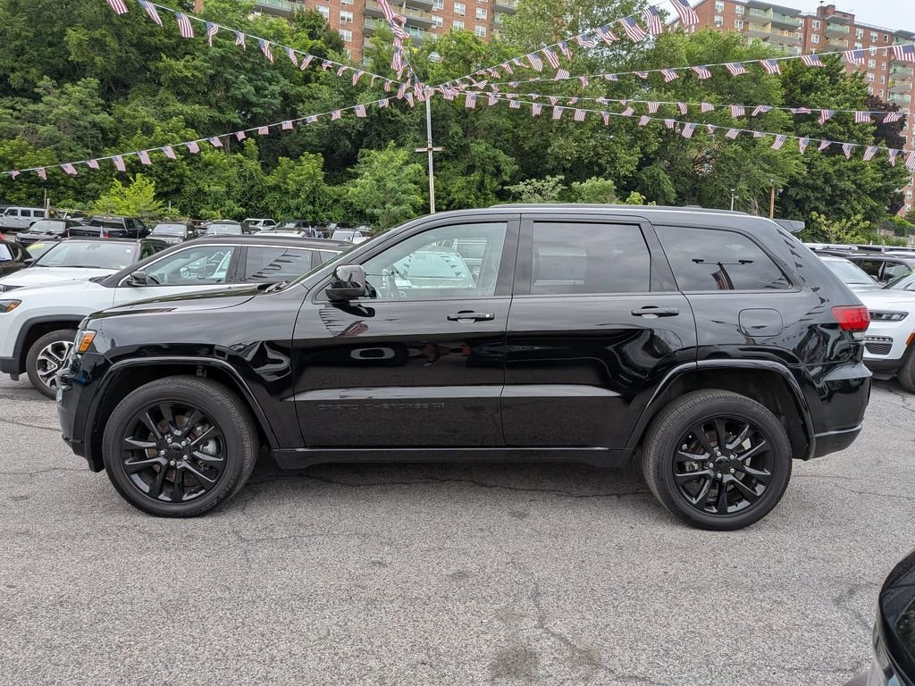Used 2022 Black Jeep Laredo X image 11