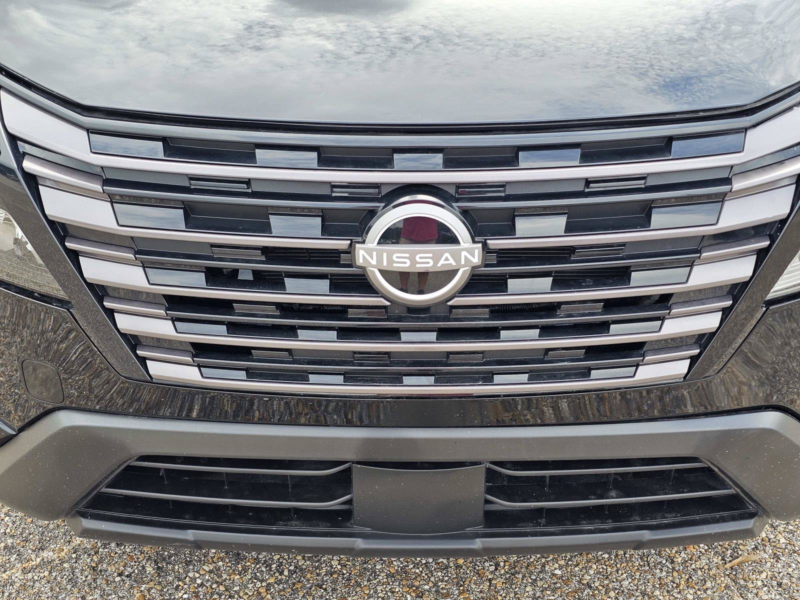 Used 2026 Super Black Nissan SV image 3