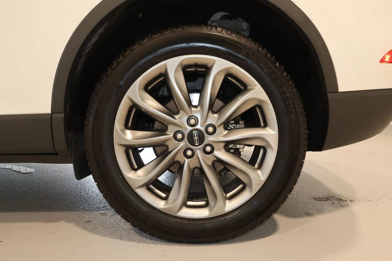 Used 2020 White Lincoln Standard image 21