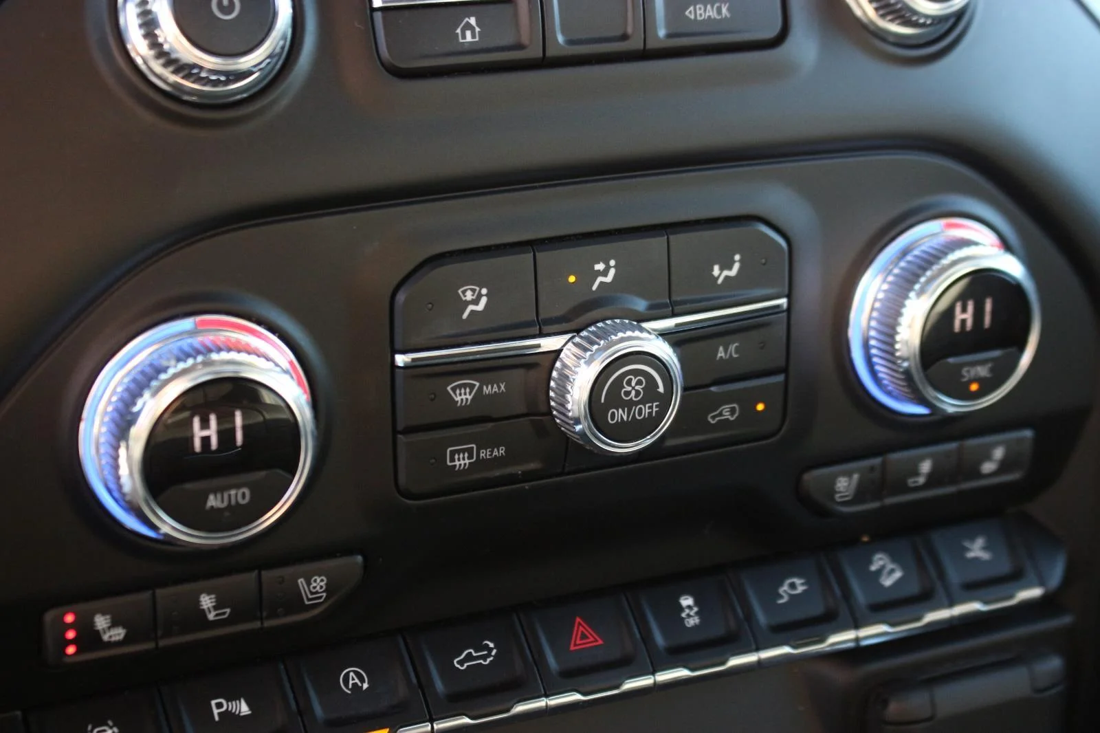Used 2021 WHITE FROST TRICOAT GMC Denali image 25