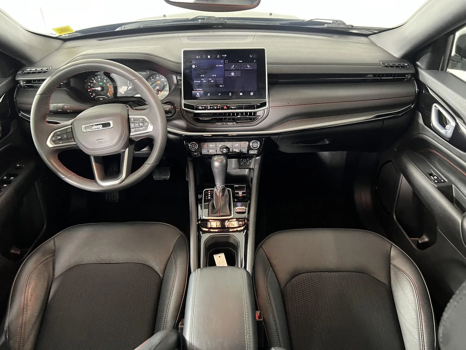 Used 2023 Gy Jeep Trailhawk image 3