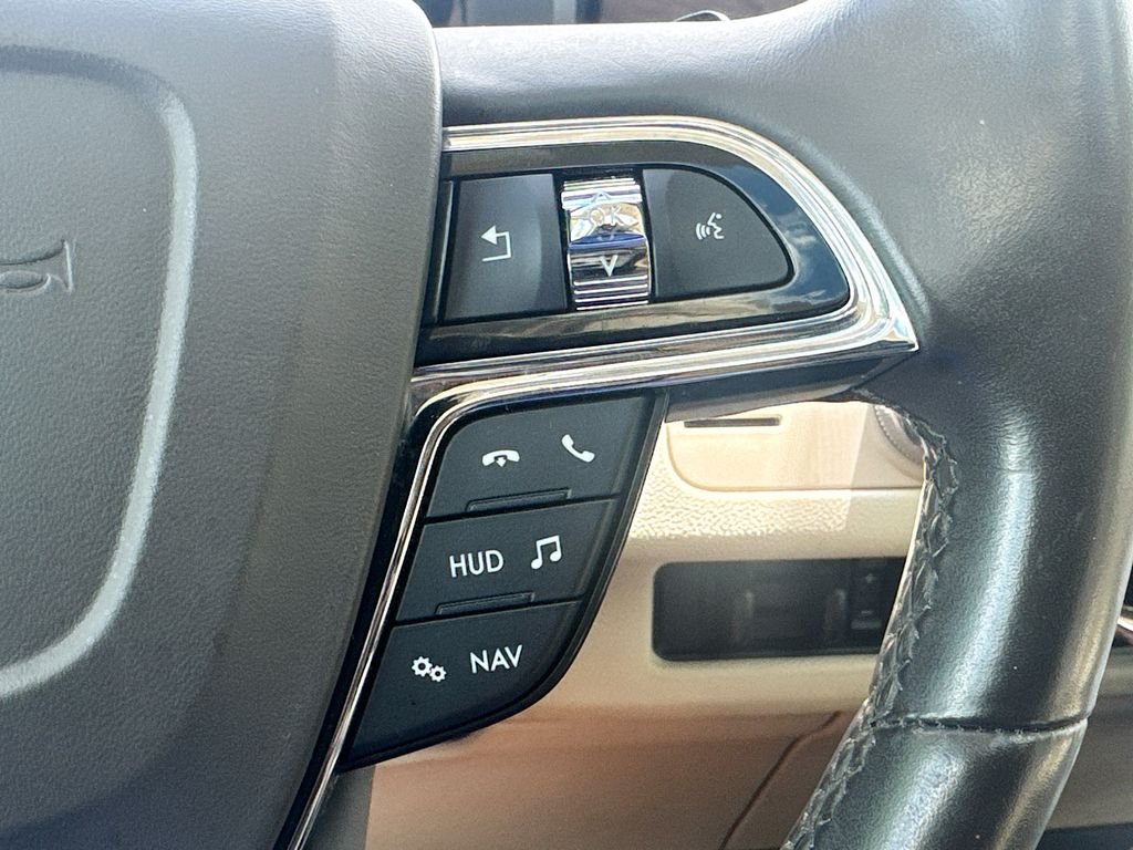 Used 2020 White Lincoln Reserve image 22