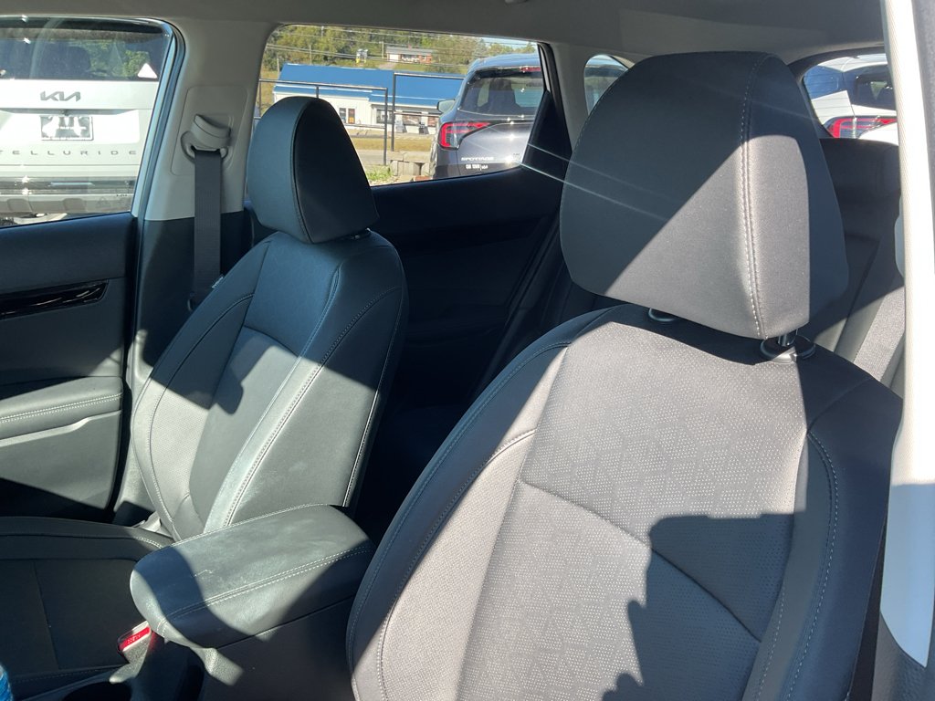 Used 2026 Snow White Pearl Kia EX image 15