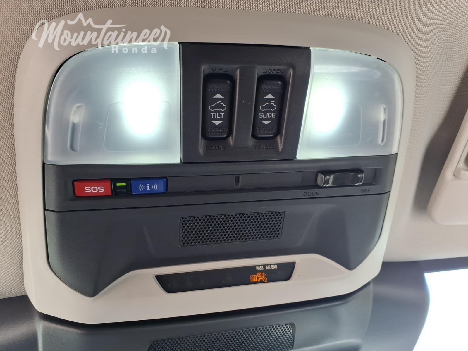 Used 2025 Sapphire Blue Pearl Subaru Premium image 40