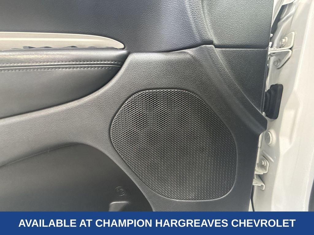 Used 2018 White Dodge SXT image 33