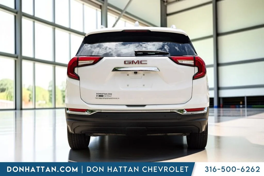 Used 2023 White GMC SLT image 22