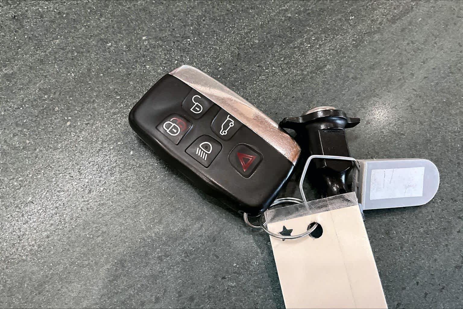Used 2014 Indus Silver Land Rover  image 14