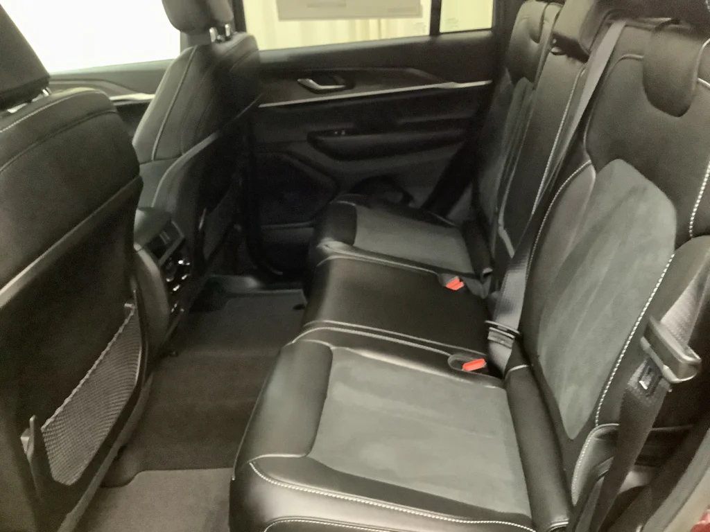 New 2026 Velvet Red Pearl-Coat Exterior Paint Jeep Laredo image 24