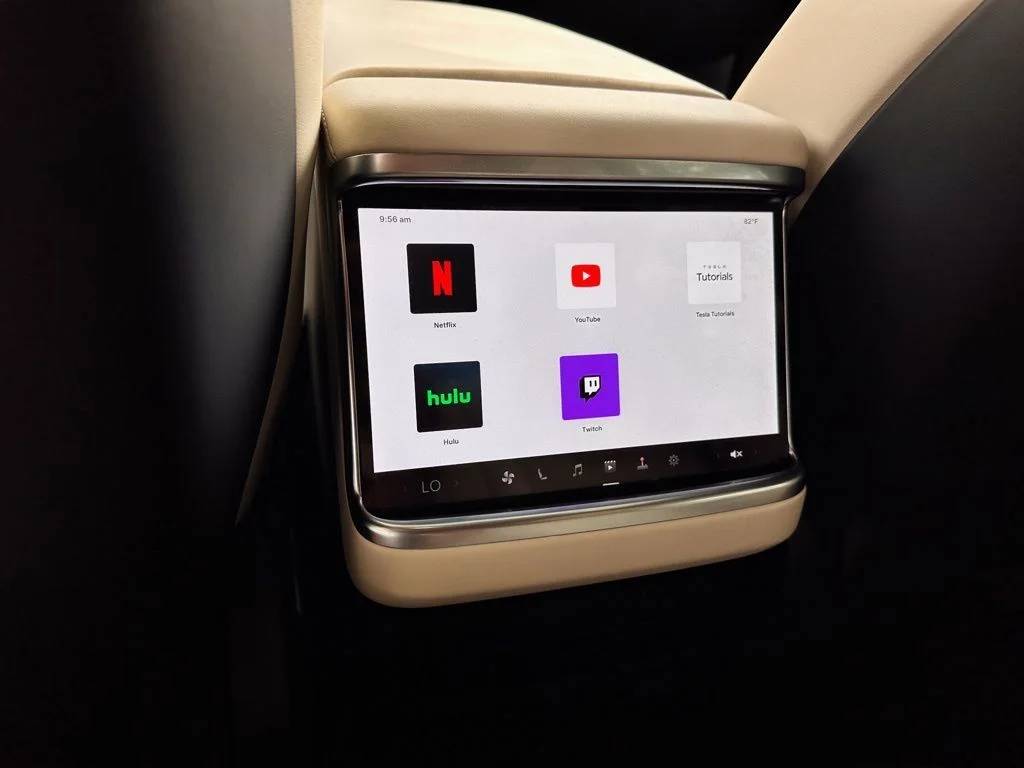 Used 2023 White Tesla Base image 20