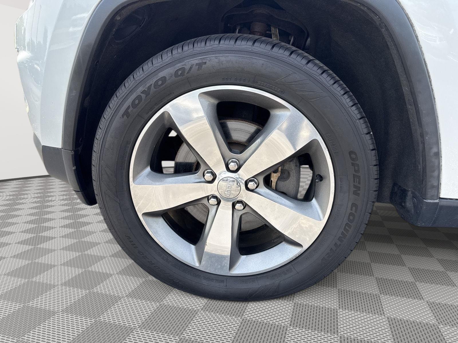 Used 2014 Bright White Clearcoat Jeep Limited image 14
