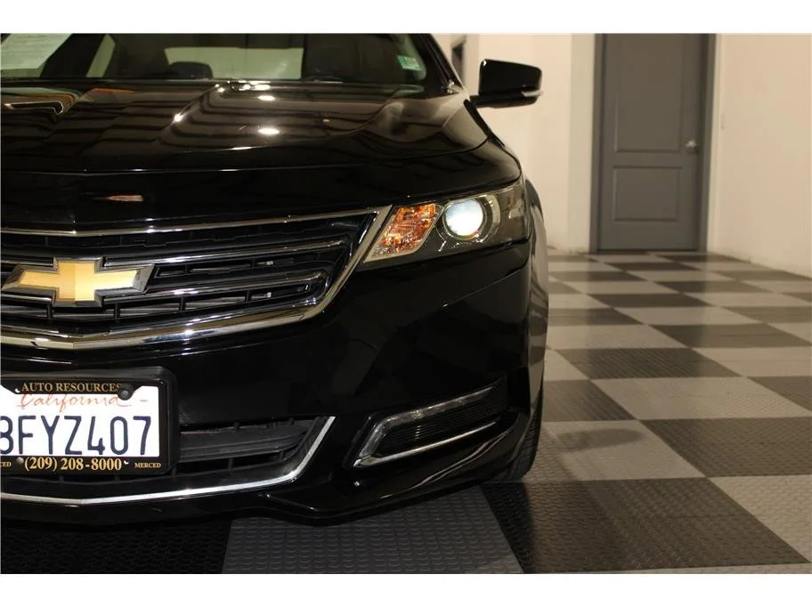 Used 2019 Mosaic Black Metallic Chevrolet LT image 8