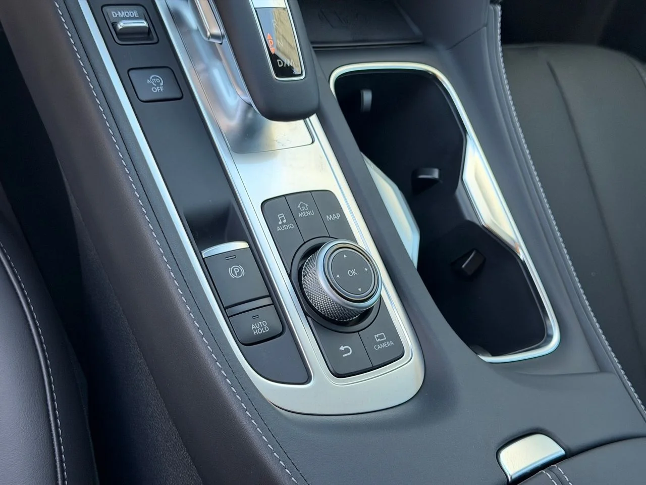 New 2027 RADIANT WHITE INFINITI Sport AWD image 25