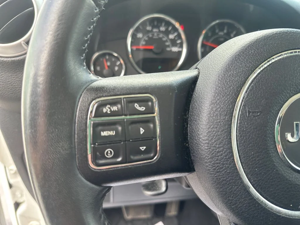 Used 2016 White Jeep Sahara image 29