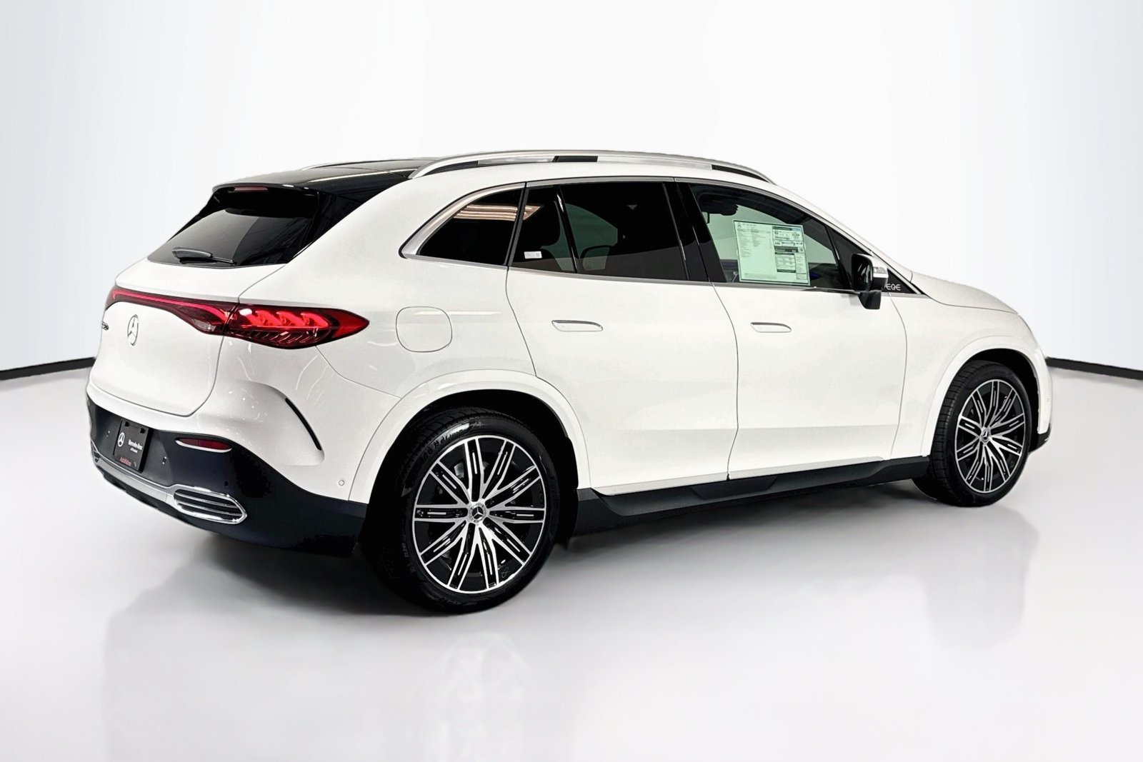 New 2027 Polar White Mercedes-Benz EQE 320+ image 5