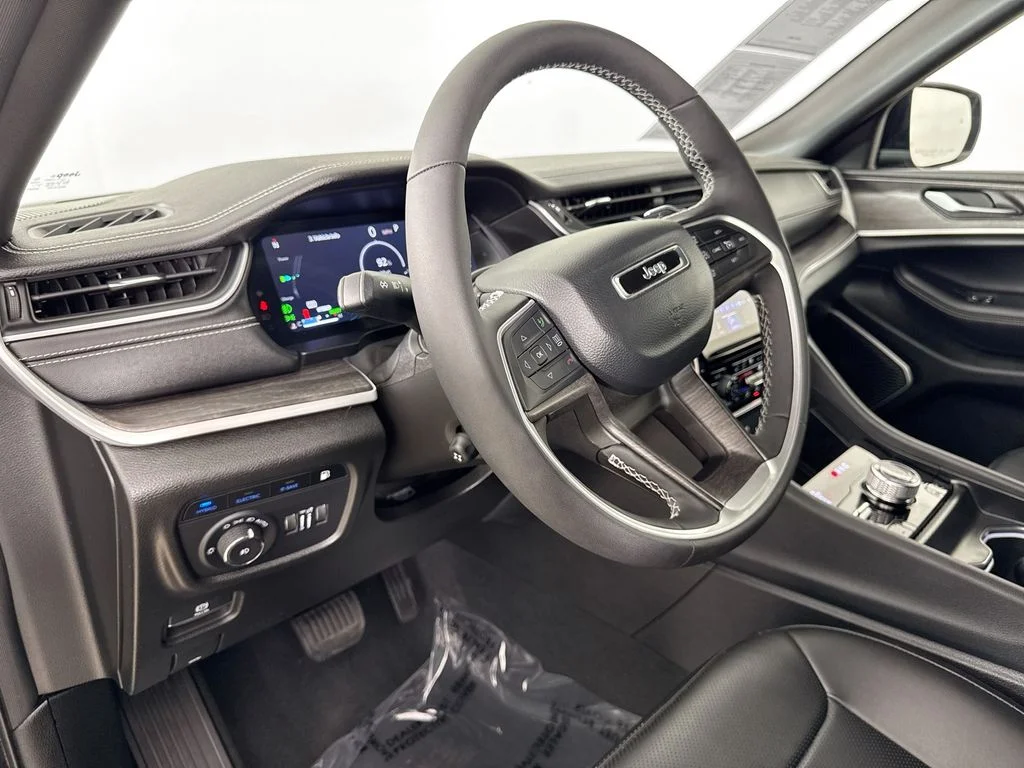 Used 2025 Black Jeep 4xe image 9