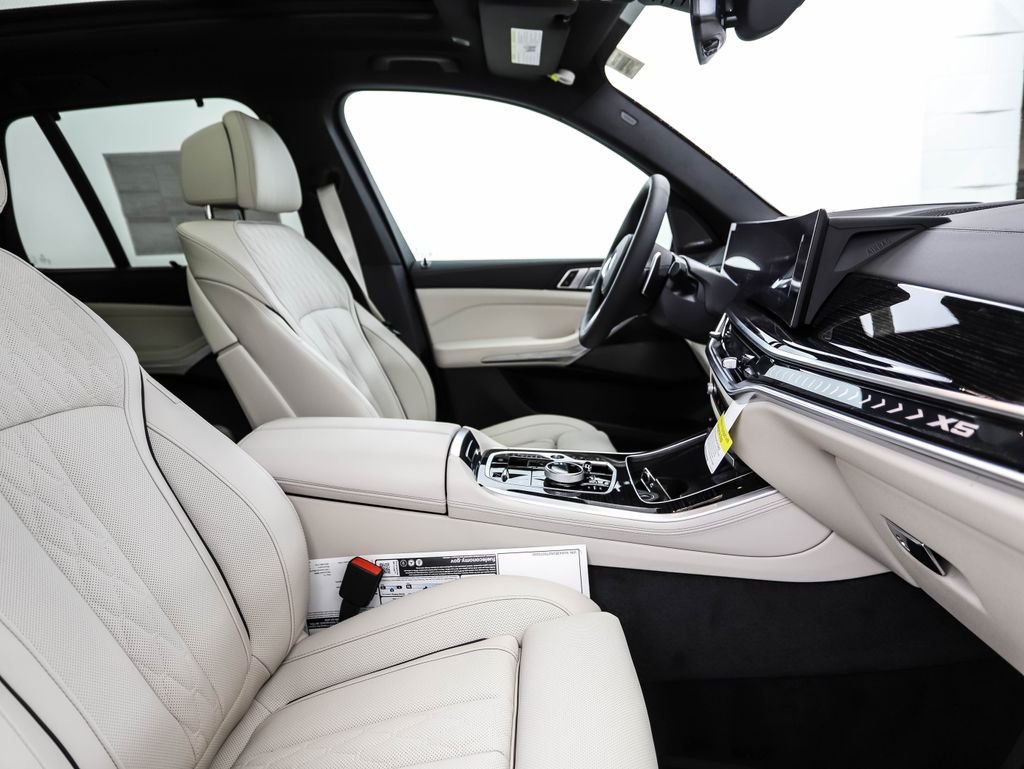 New 2026 Gray Metallic BMW xDrive50e image 30