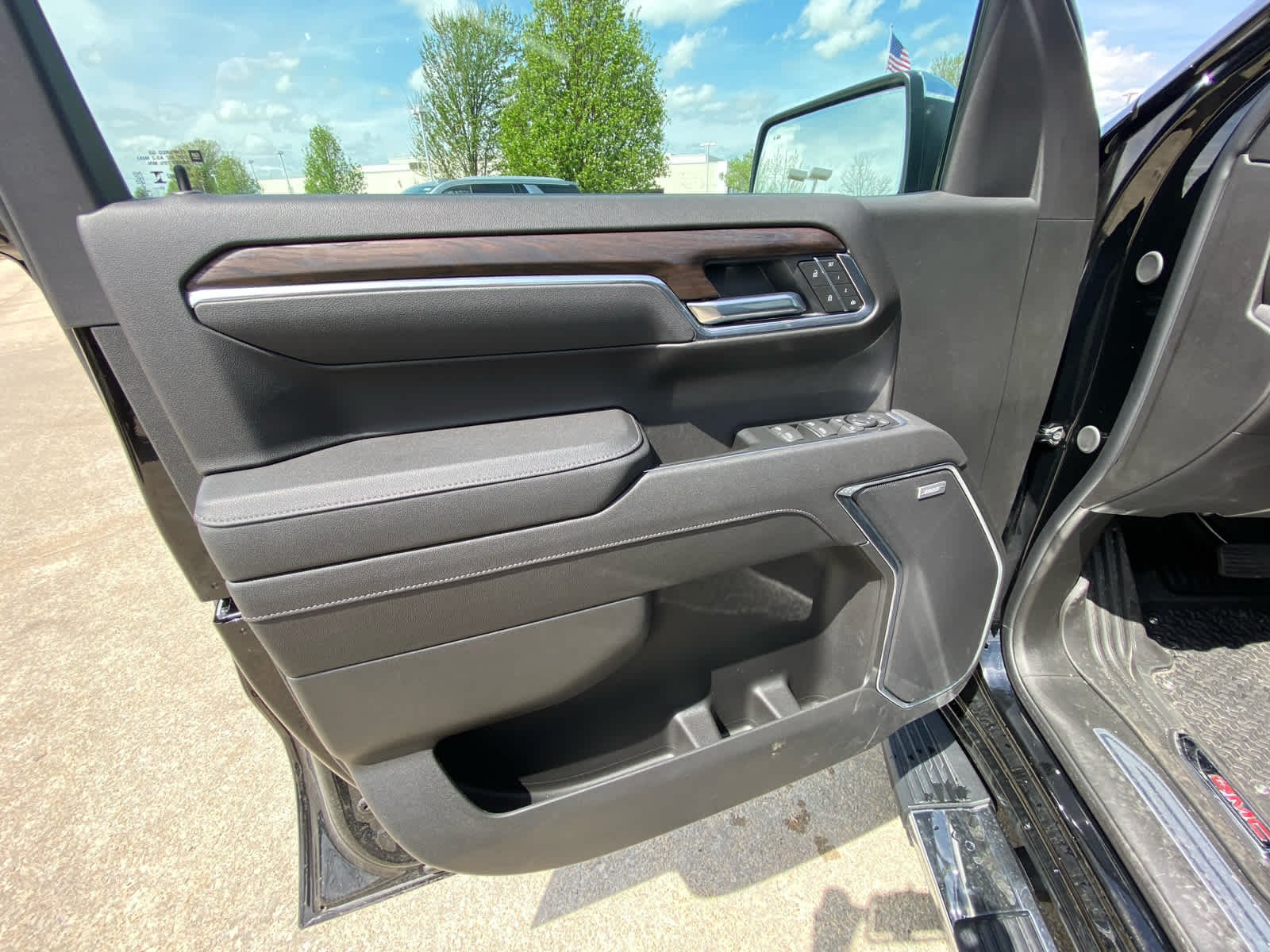 New 2026 Onyx Black GMC SLT image 10