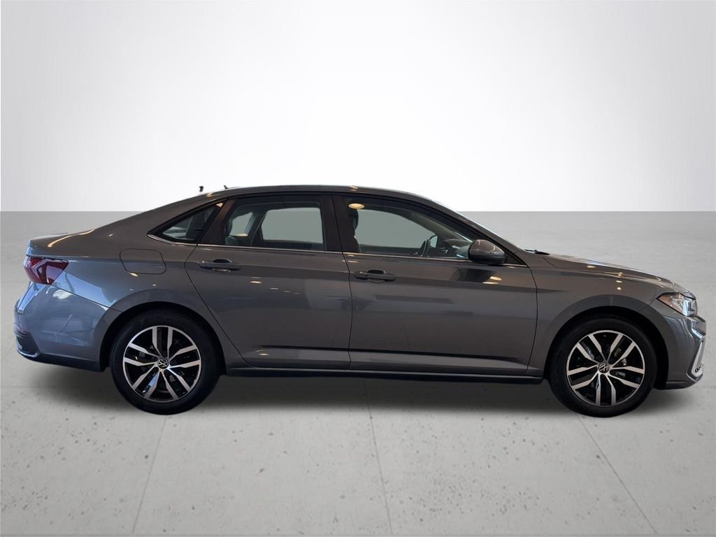 Used 2025 Monterey Blue Volkswagen 1.5T SE image 6