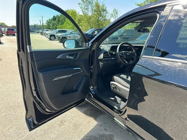 New 2026 Mosaic Black Metallic Chevrolet LT image 14