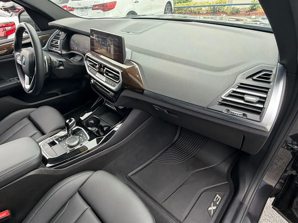 Used 2024 Gray BMW sDrive30i image 19