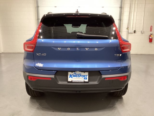 Used 2021 Blue Volvo R-Design image 4