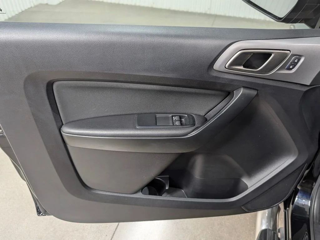 Used 2020 Shadow Black Ford XLT image 12