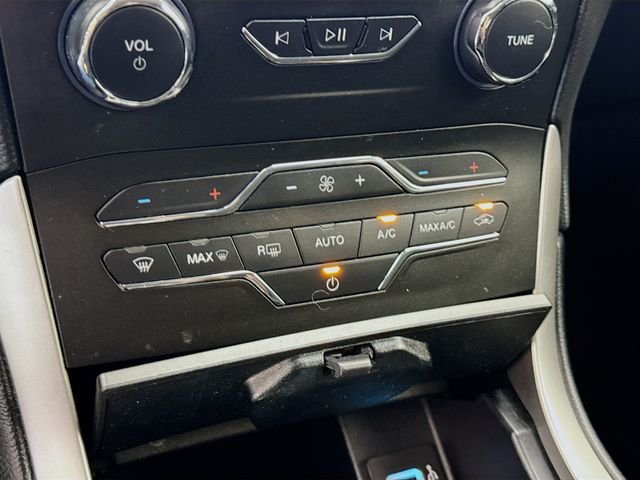 Used 2019 Blue Ford SEL image 15