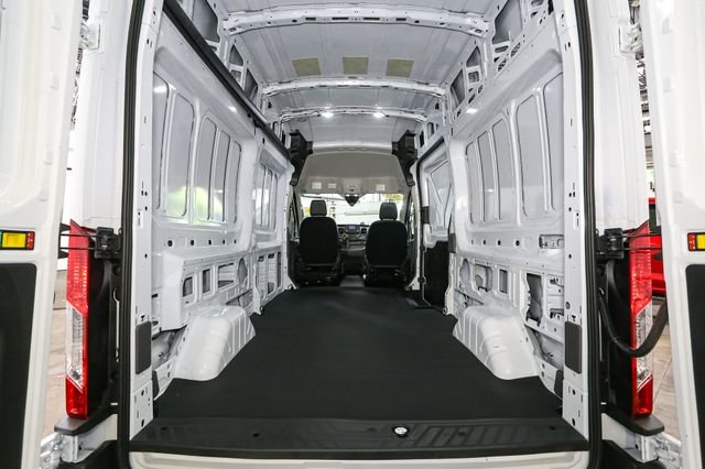 Used 2025  Ford Base image 10