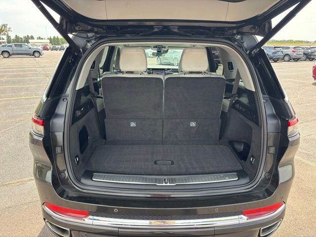 Used 2021 Rocky Mountain Pearlcoat JEEP Overland image 8