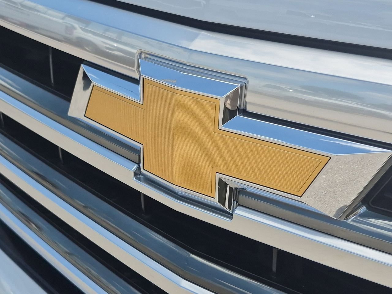 New 2026 Polar White Tricoat Chevrolet High Country image 32