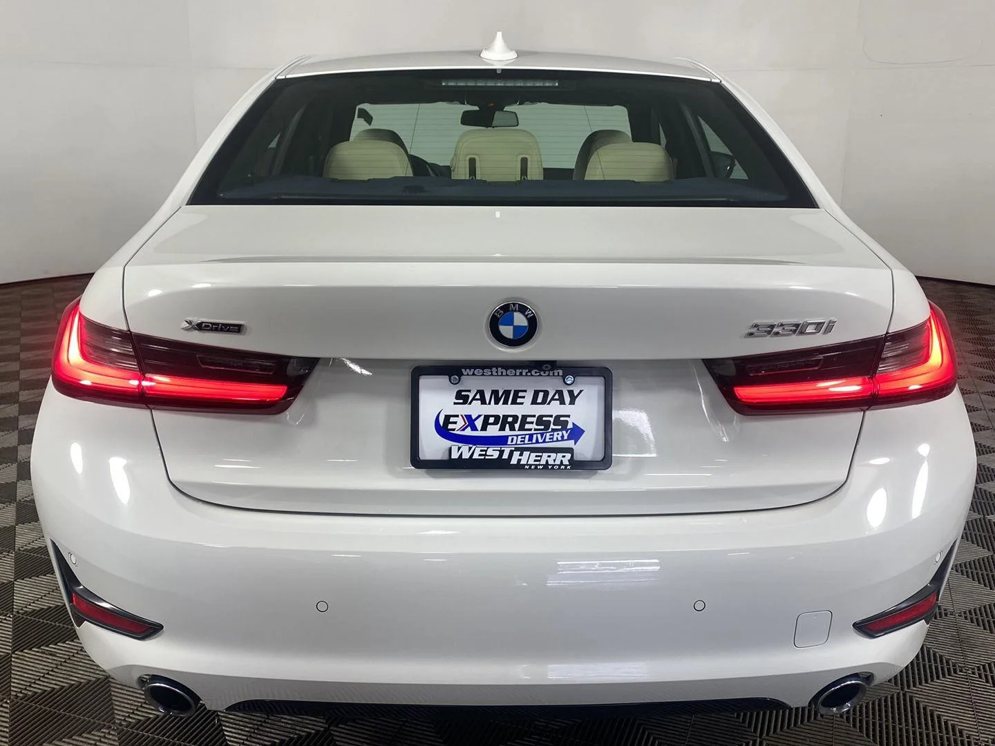 Used 2020 Alpine White BMW 330i xDrive image 22
