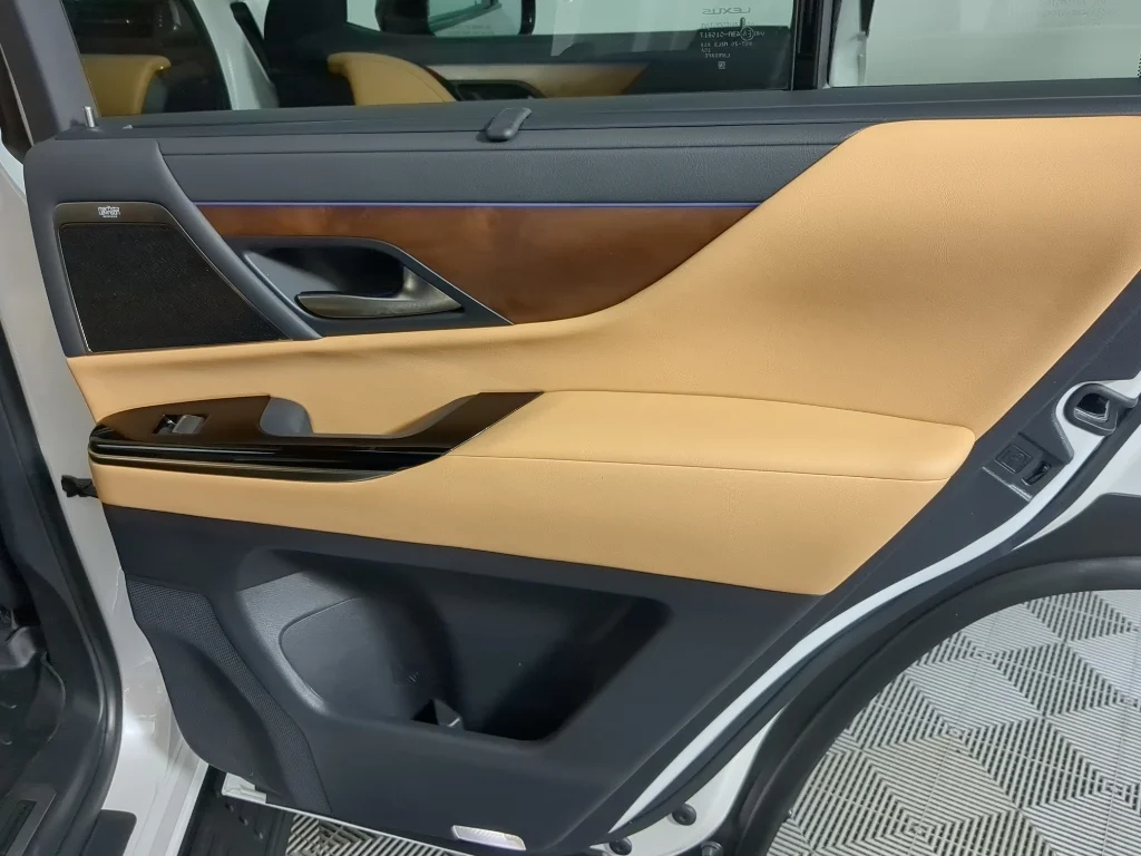 Used 2023 White Lexus Luxury image 26