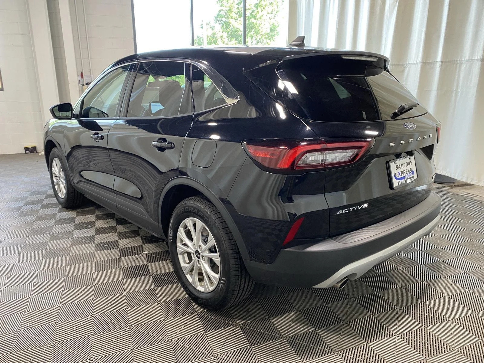Used 2023 Agate Black Ford Active image 5