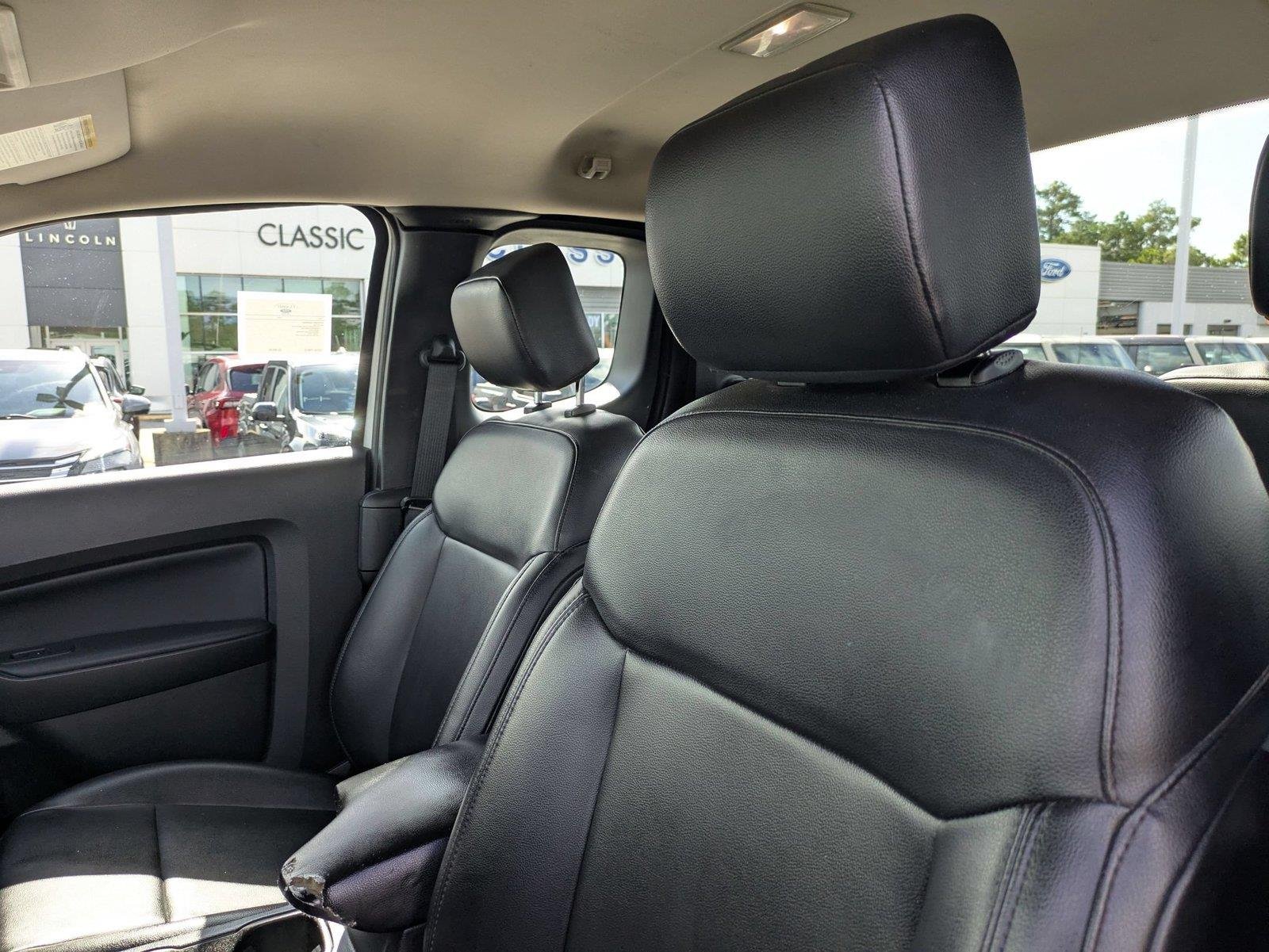 Used 2019  Ford XL image 11