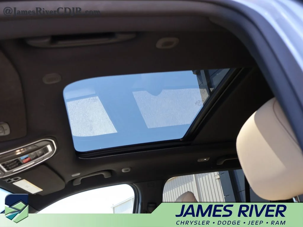 Used 2022 Silver Jeep 4xe image 26