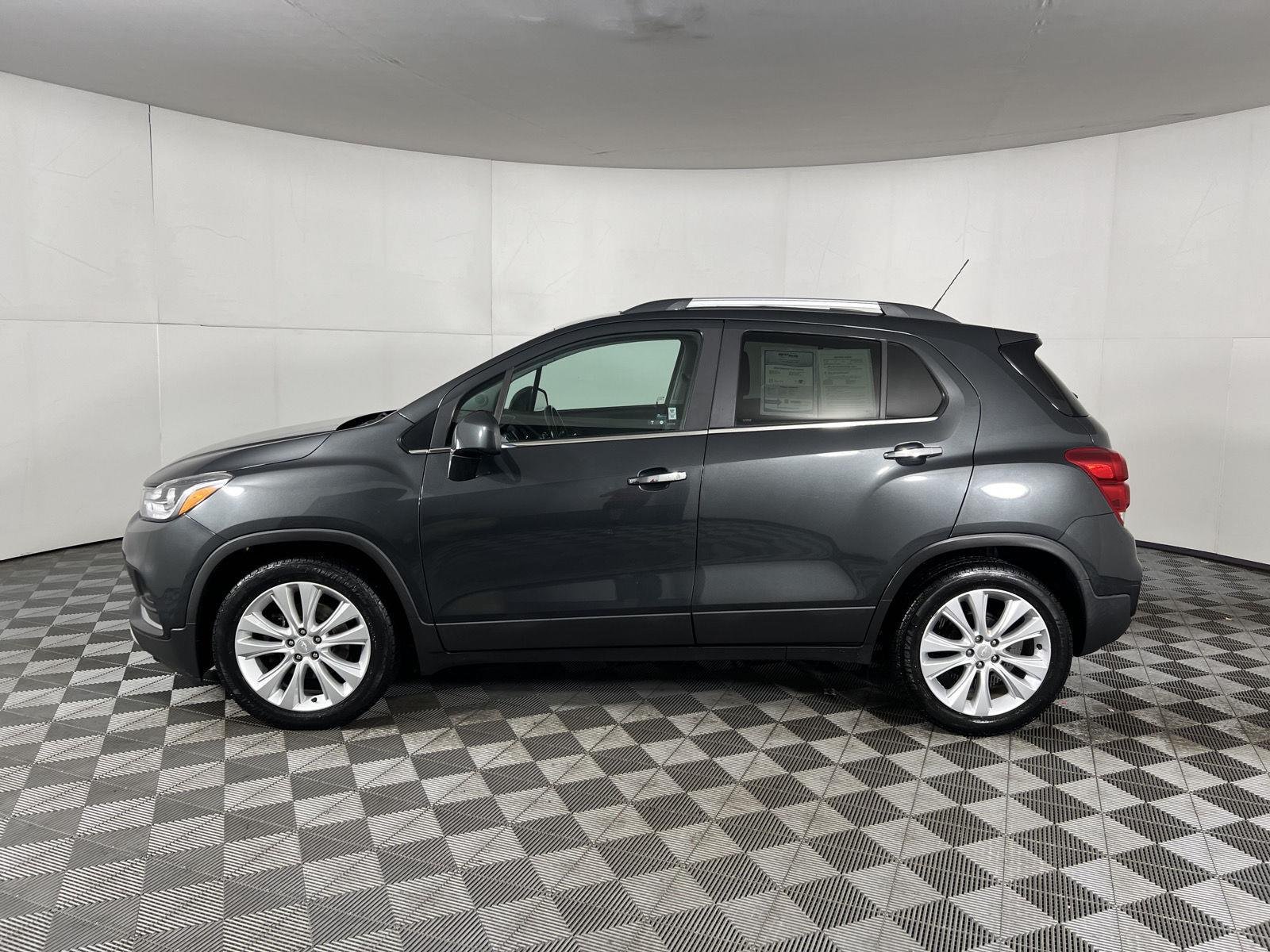 Used 2019 Nightfall Gray Metallic Chevrolet Premier image 40