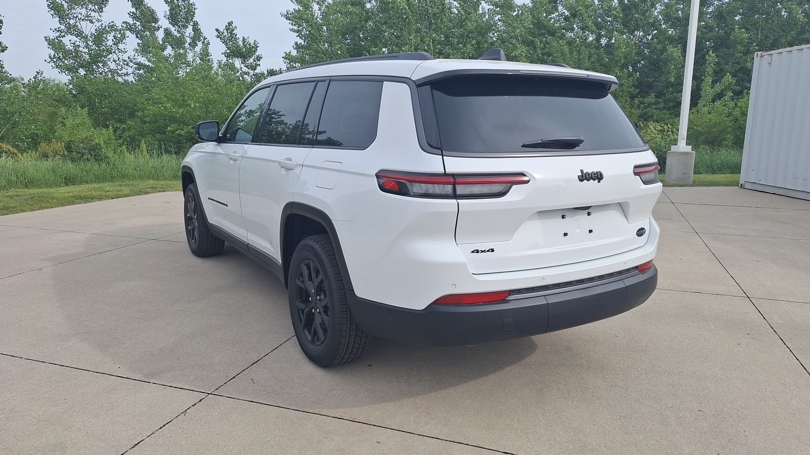 New 2026 Bright White Clear-Coat Exterior Paint Jeep Altitude image 5