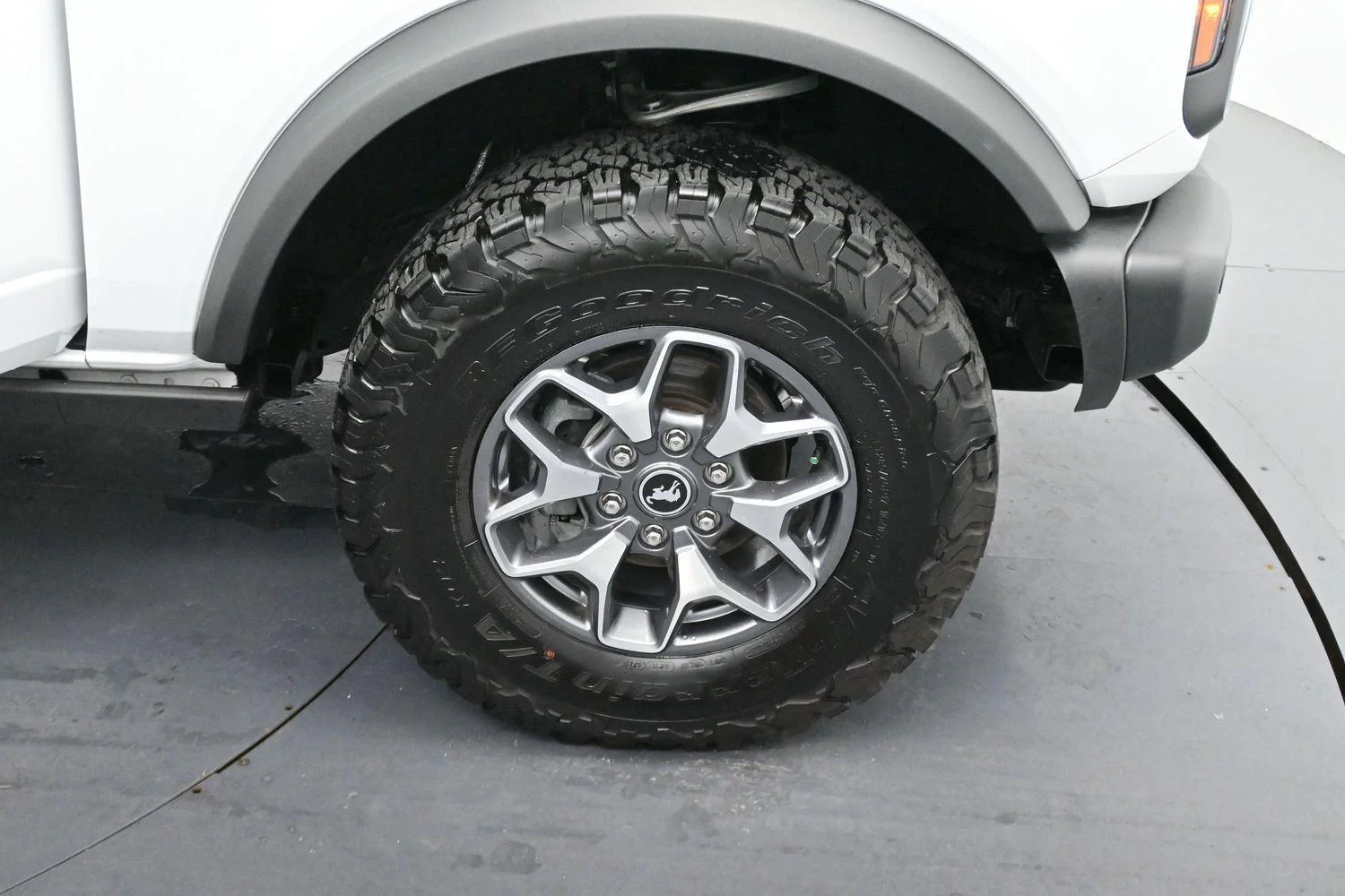 Used 2025 Oxford White Ford Badlands image 32