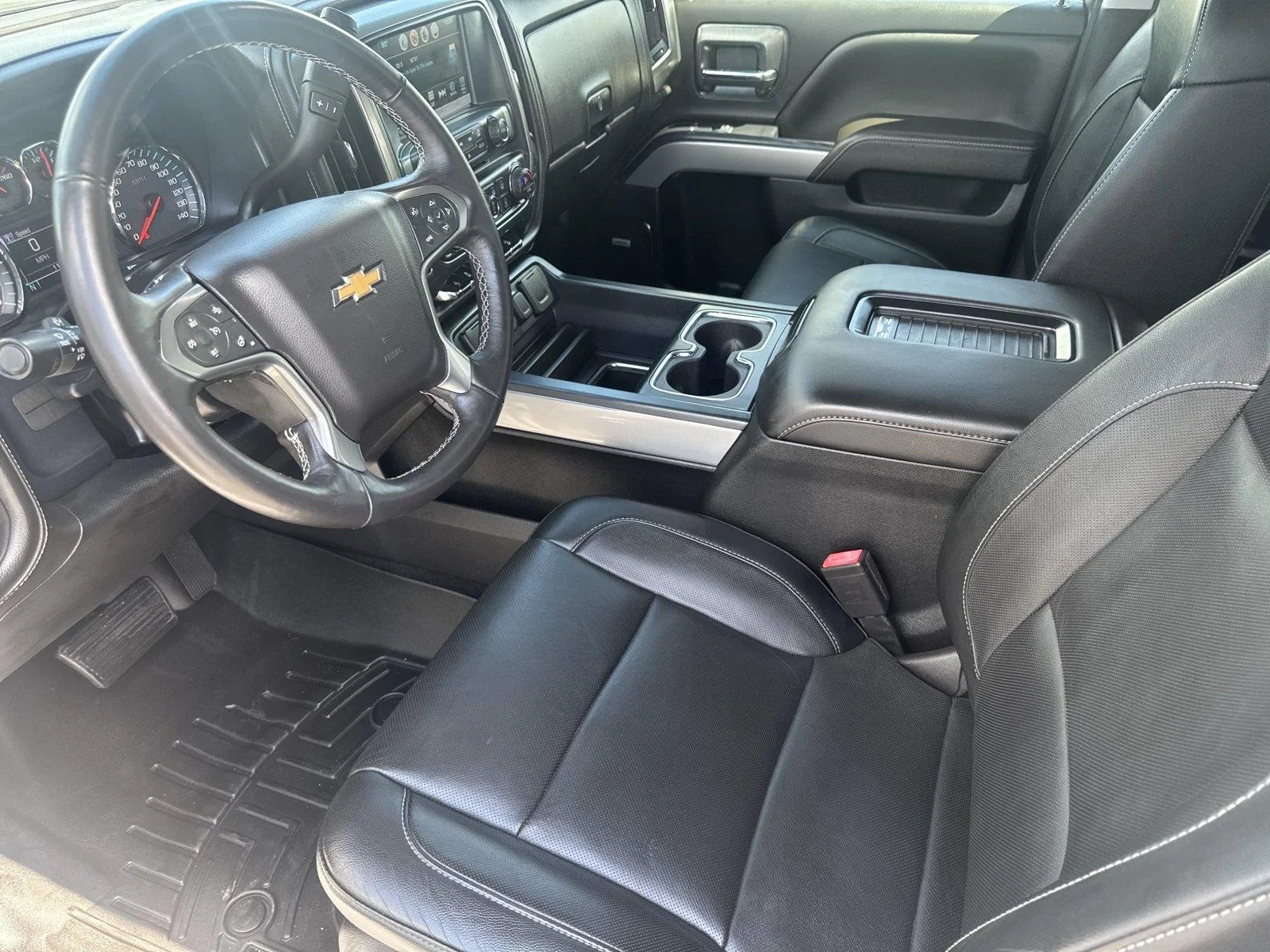 Used 2018 IRIDESCENT PEARL TRICOAT Chevrolet LTZ image 10