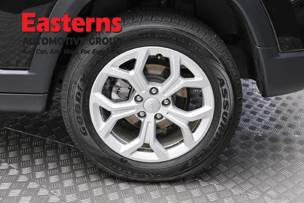 Used 2024 Black Jeep Latitude image 8